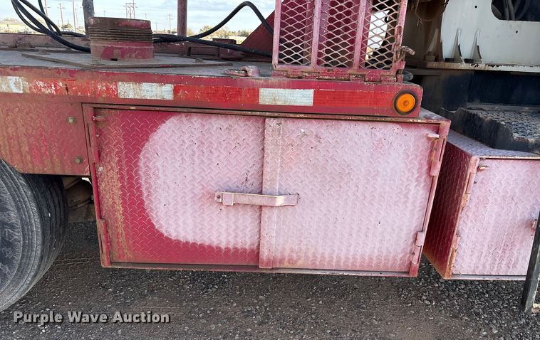 image for item EU4716 2013 Peterbilt 365 crane truck