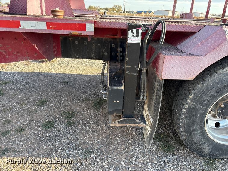 image for item EU4716 2013 Peterbilt 365 crane truck