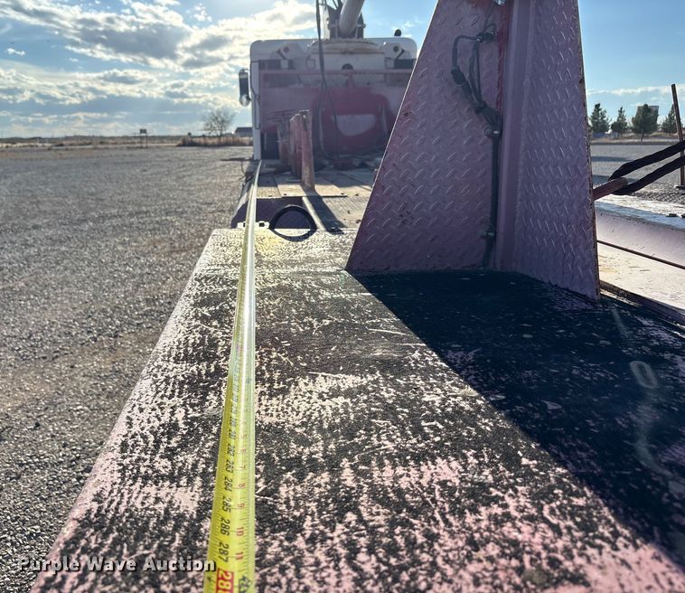 image for item EU4716 2013 Peterbilt 365 crane truck