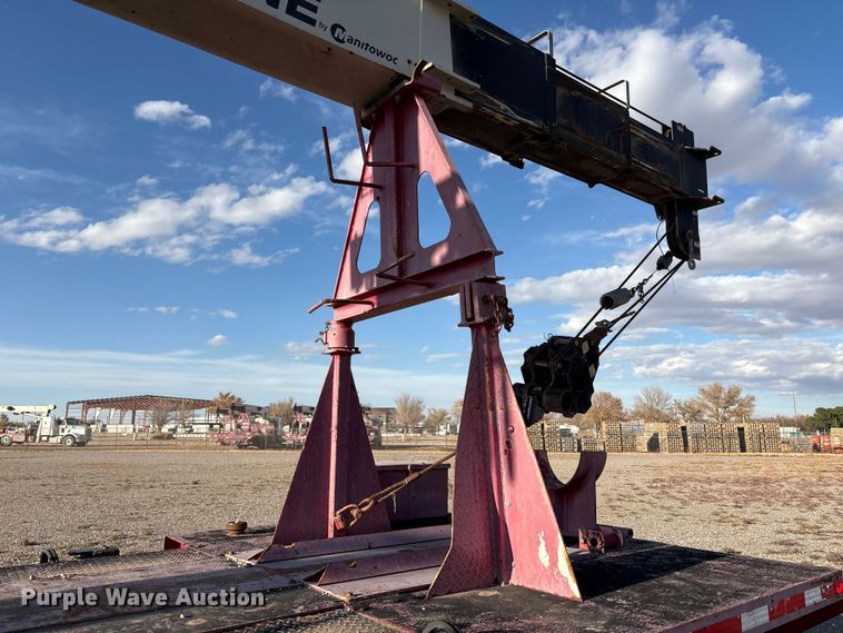 image for item EU4716 2013 Peterbilt 365 crane truck