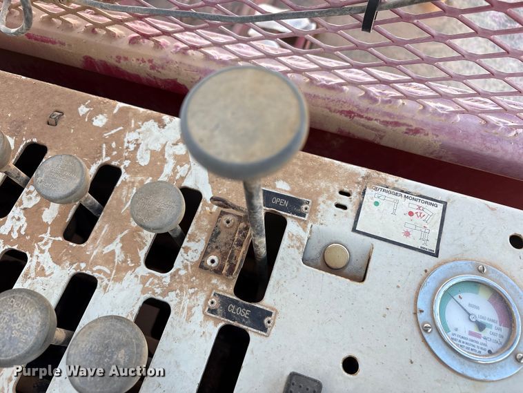 image for item EU4716 2013 Peterbilt 365 crane truck