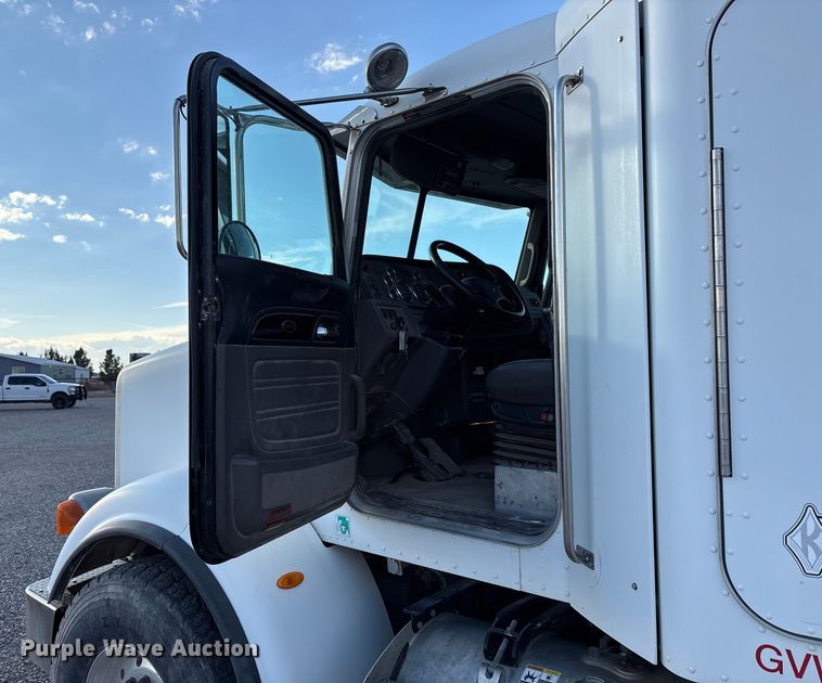 image for item EU4716 2013 Peterbilt 365 crane truck