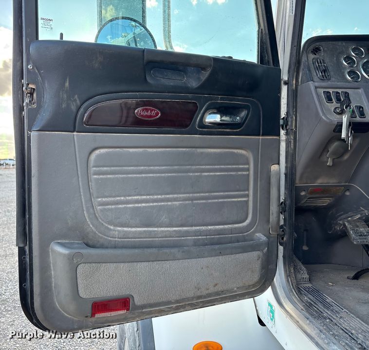 image for item EU4716 2013 Peterbilt 365 crane truck