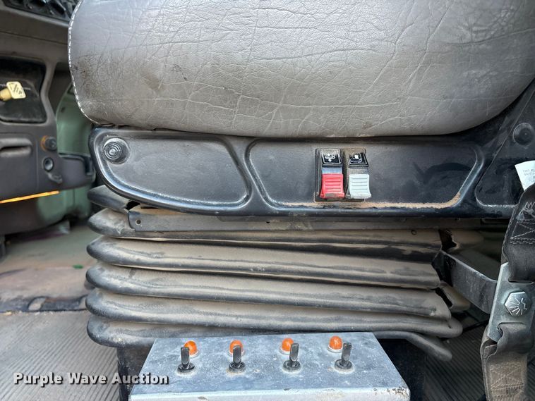 image for item EU4716 2013 Peterbilt 365 crane truck