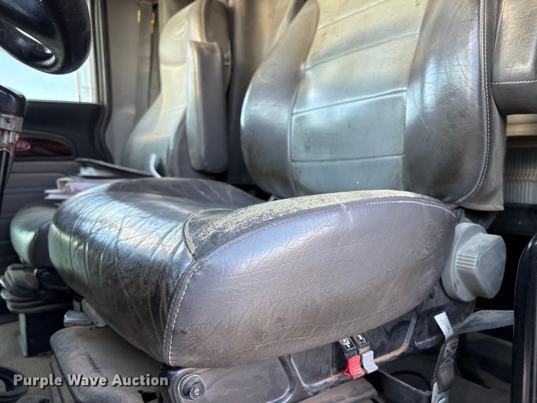 image for item EU4716 2013 Peterbilt 365 crane truck