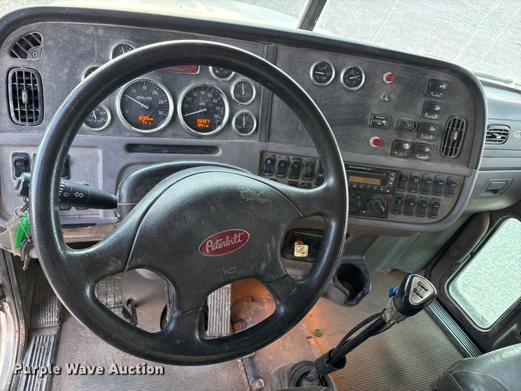 image for item EU4716 2013 Peterbilt 365 crane truck