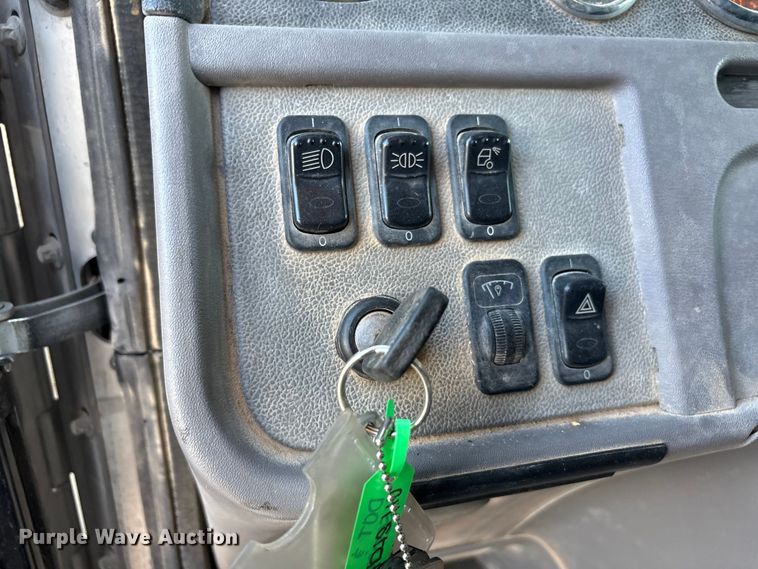 image for item EU4716 2013 Peterbilt 365 crane truck