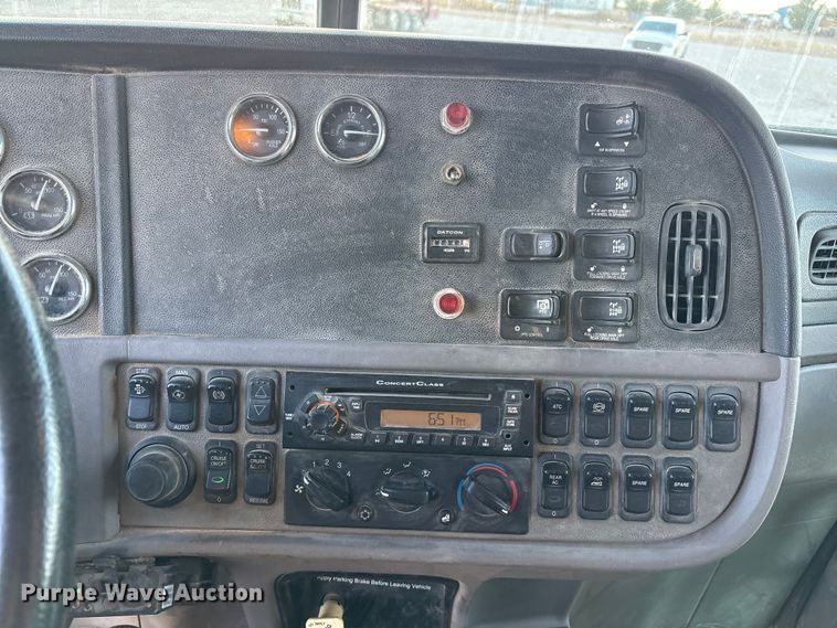 image for item EU4716 2013 Peterbilt 365 crane truck