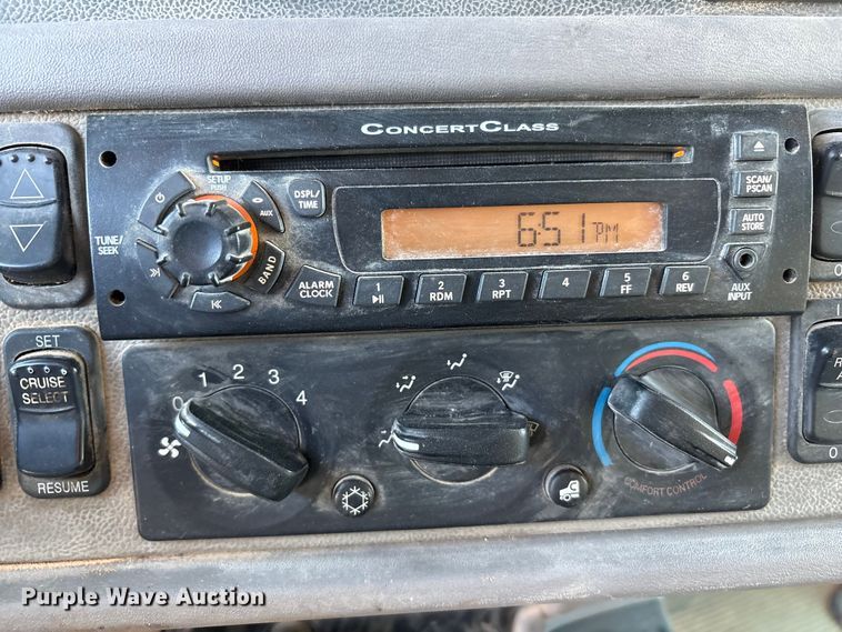 image for item EU4716 2013 Peterbilt 365 crane truck