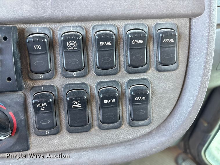 image for item EU4716 2013 Peterbilt 365 crane truck