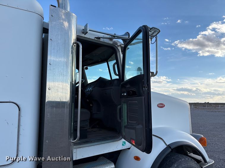 image for item EU4716 2013 Peterbilt 365 crane truck