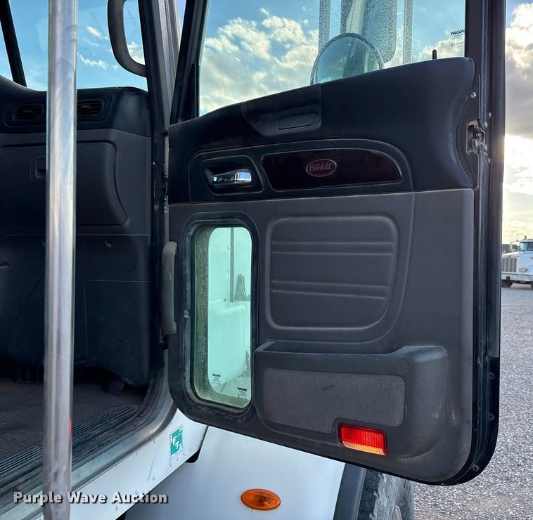 image for item EU4716 2013 Peterbilt 365 crane truck