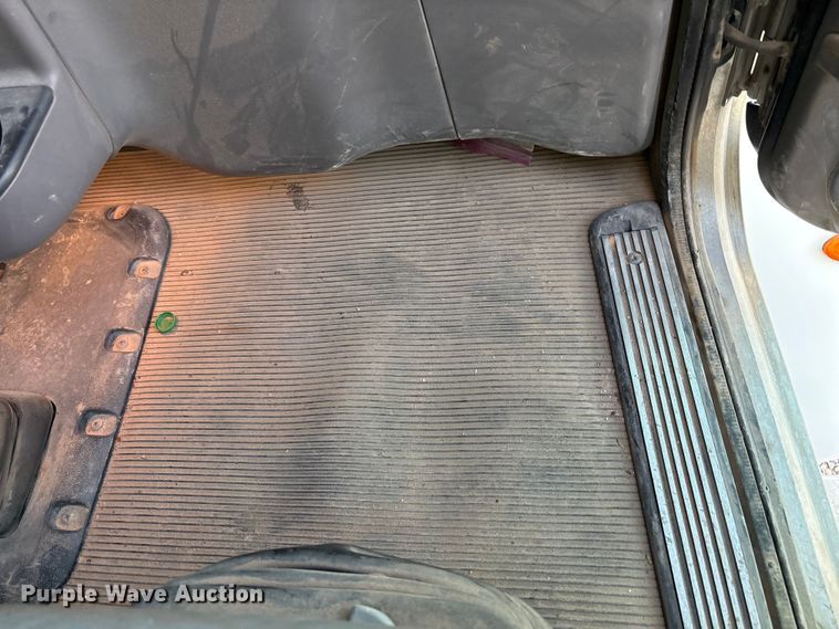 image for item EU4716 2013 Peterbilt 365 crane truck