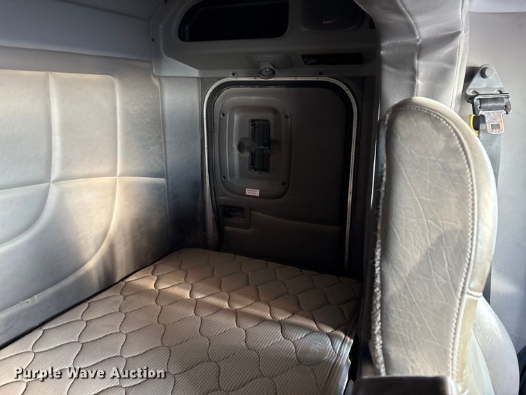 image for item EU4716 2013 Peterbilt 365 crane truck