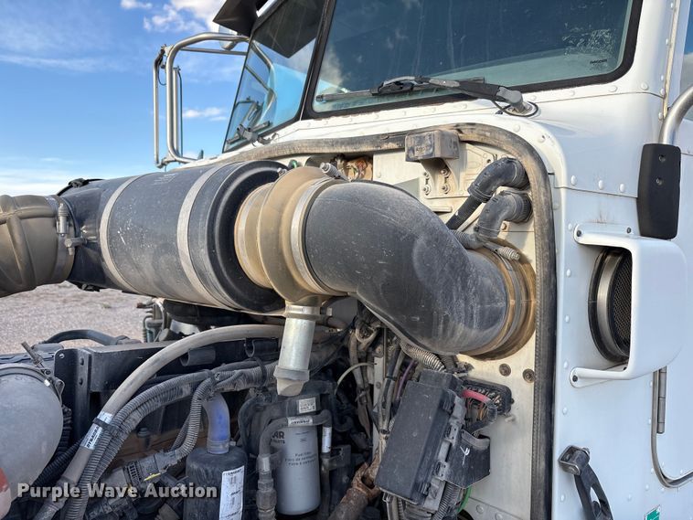 image for item EU4716 2013 Peterbilt 365 crane truck