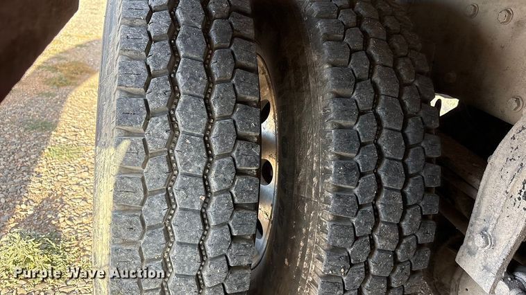 image for item EU4716 2013 Peterbilt 365 crane truck