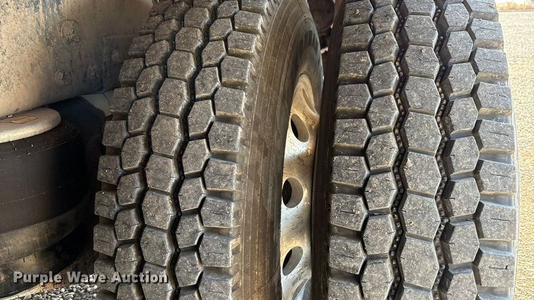 image for item EU4716 2013 Peterbilt 365 crane truck