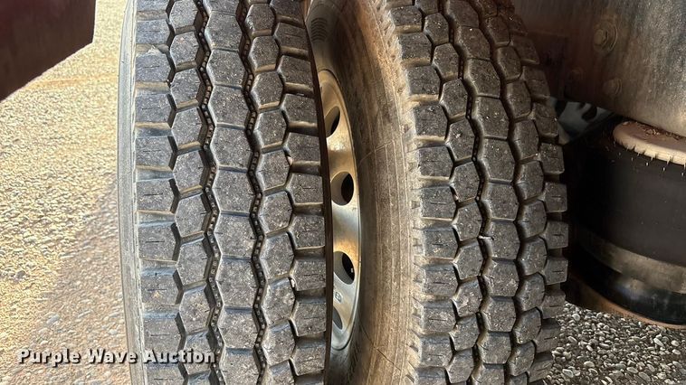 image for item EU4716 2013 Peterbilt 365 crane truck