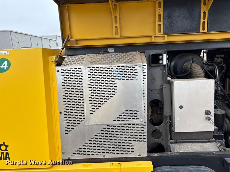 image for item EU4722 2022 Kaeser M118 air compressor