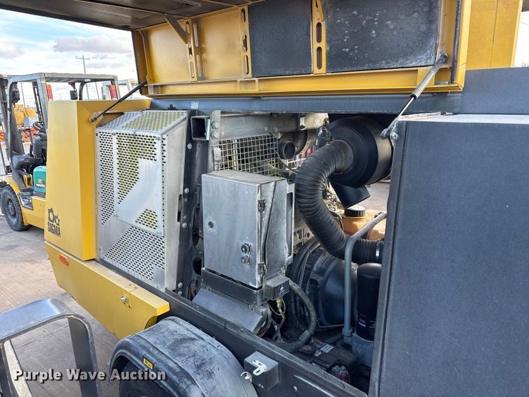 image for item EU4727 2022 Kaeser M118 air compressor