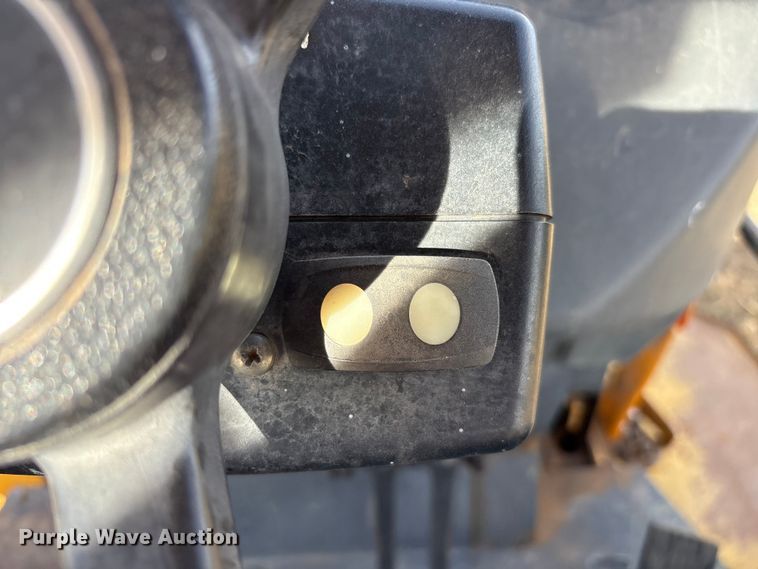 image for item EU4744 2012 John Deere 210LJ landscape tractor