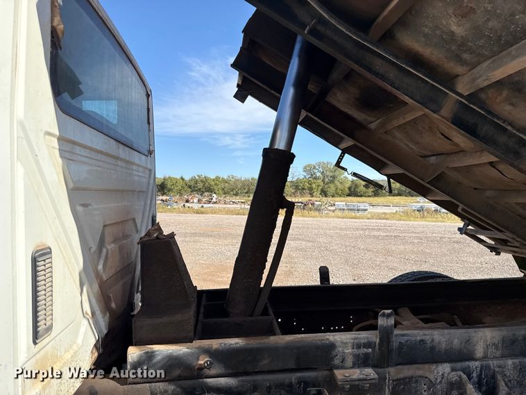 image for item EU5175 2005 International 4300 dump truck