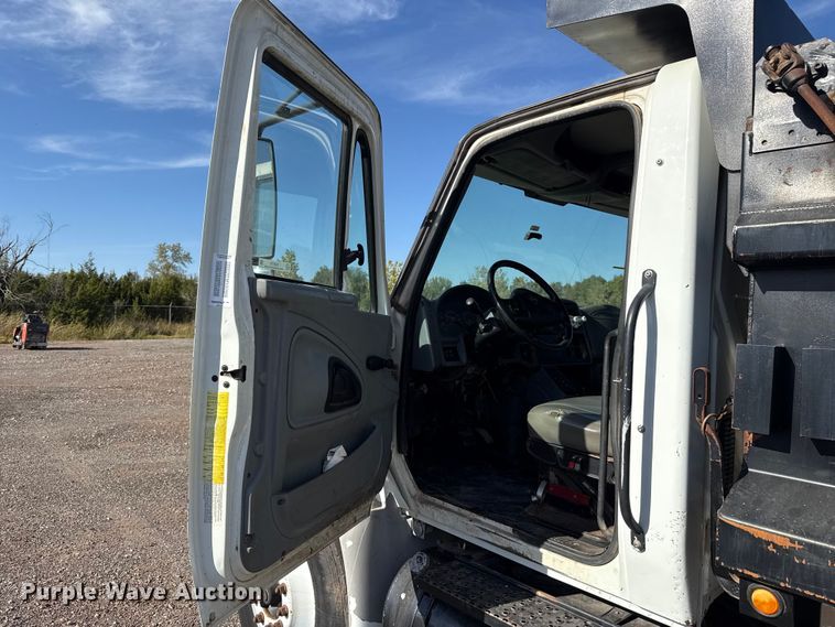 image for item EU5175 2005 International 4300 dump truck