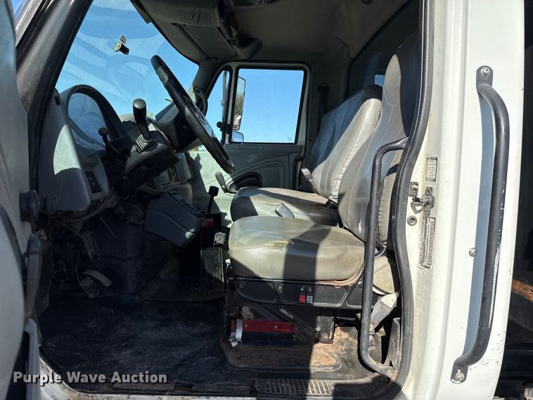 image for item EU5175 2005 International 4300 dump truck