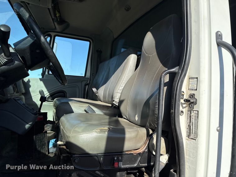 image for item EU5175 2005 International 4300 dump truck