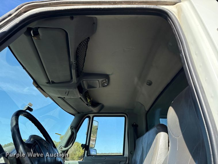 image for item EU5175 2005 International 4300 dump truck