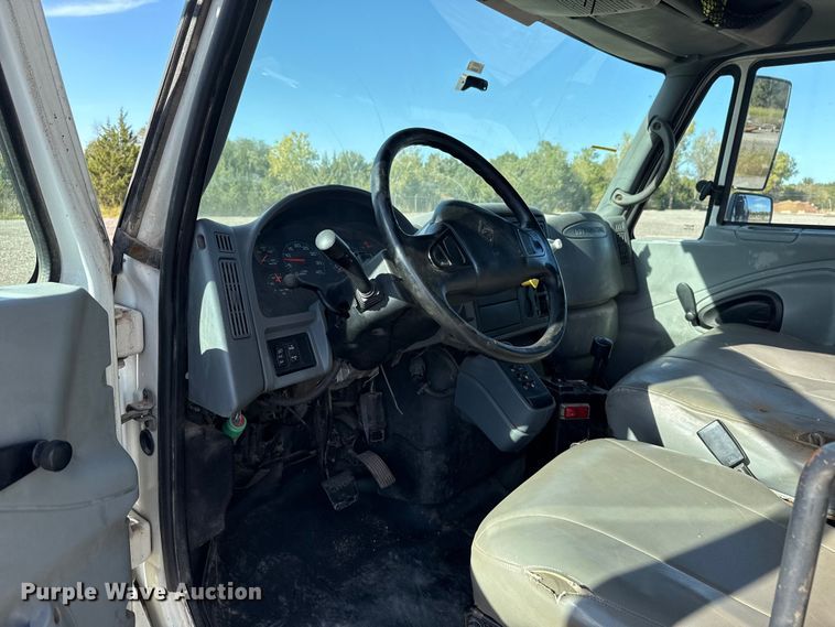 image for item EU5175 2005 International 4300 dump truck