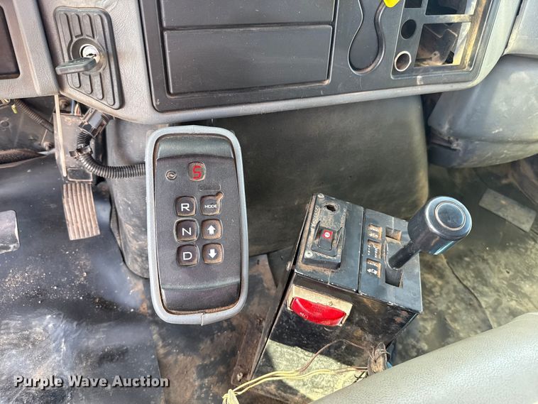 image for item EU5175 2005 International 4300 dump truck