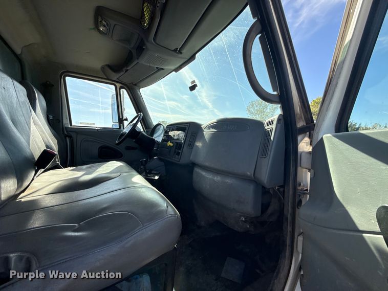 image for item EU5175 2005 International 4300 dump truck