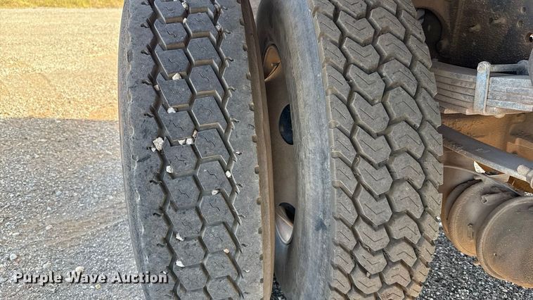 image for item EU5175 2005 International 4300 dump truck