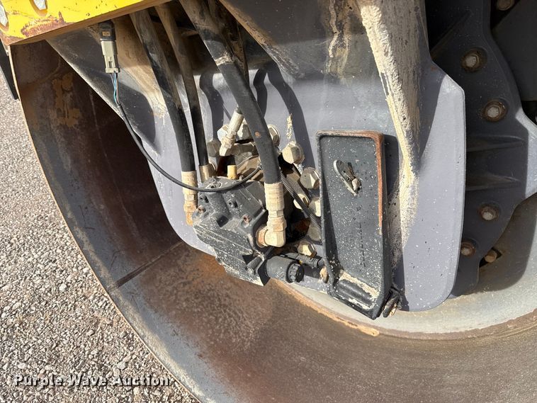 image for item EU5448 Dynapac CC6200 double drum vibratory roller