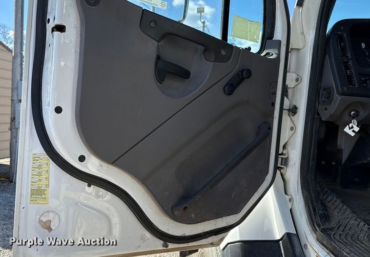 image for item EU5491 2014 Freightliner 114SD dump truck