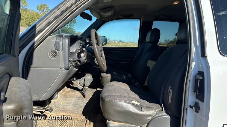 image for item EU5492 2004 Chevrolet Silverado 3500 Ext. Cab dump flatbed pickup truck