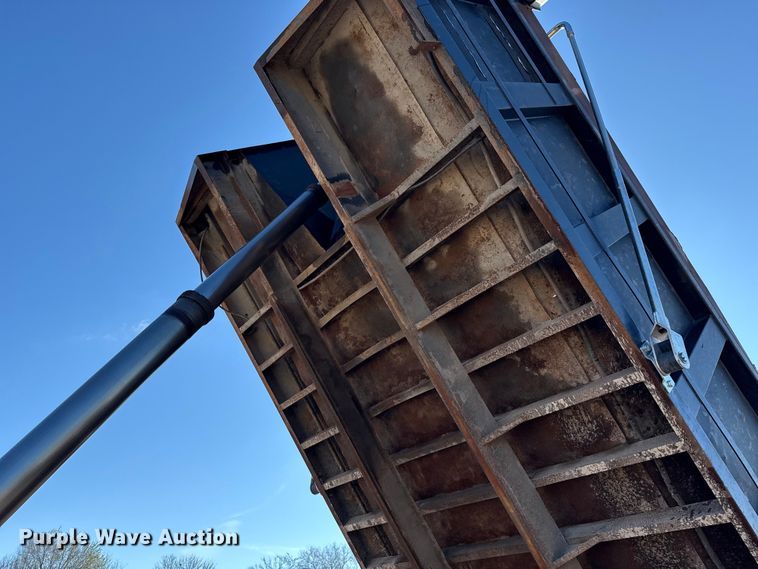 image for item EU5493 2009 Sterling L8500 dump truck