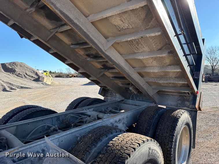 image for item EU5494 2000 Freightliner FLD120 dump truck