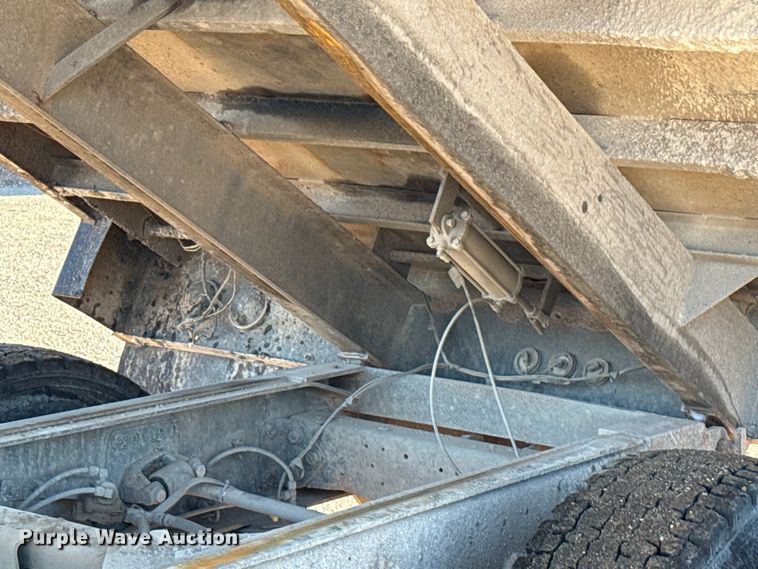 image for item EU5494 2000 Freightliner FLD120 dump truck