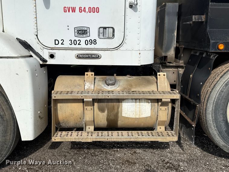 image for item EU5494 2000 Freightliner FLD120 dump truck