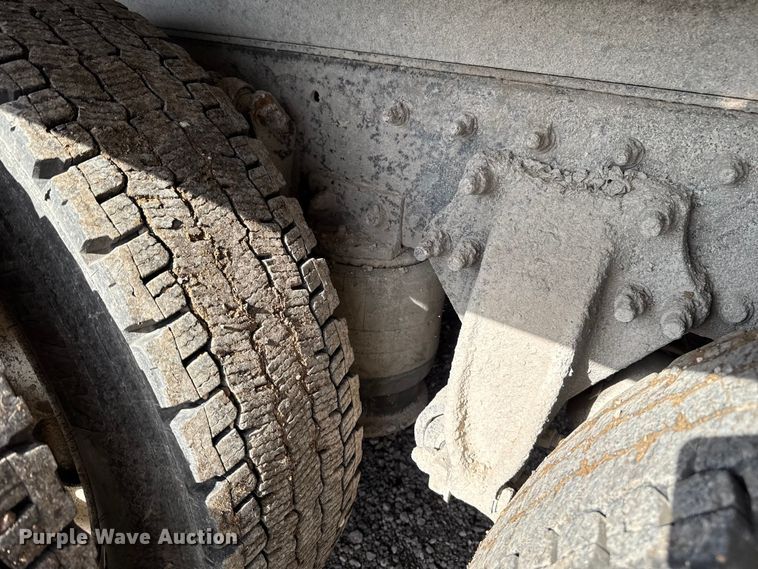 image for item EU5494 2000 Freightliner FLD120 dump truck