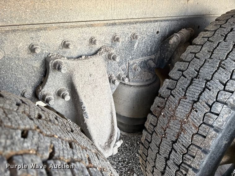 image for item EU5494 2000 Freightliner FLD120 dump truck