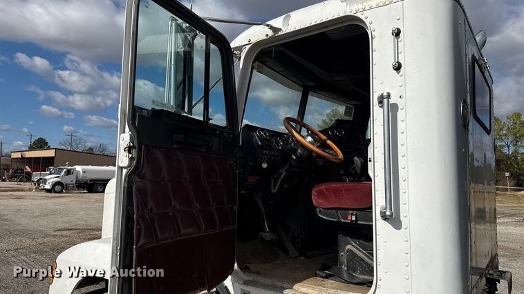 image for item EU5494 2000 Freightliner FLD120 dump truck