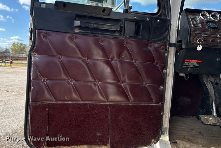 image for item EU5494 2000 Freightliner FLD120 dump truck