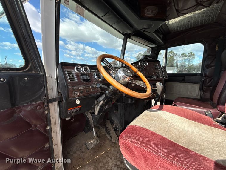 image for item EU5494 2000 Freightliner FLD120 dump truck