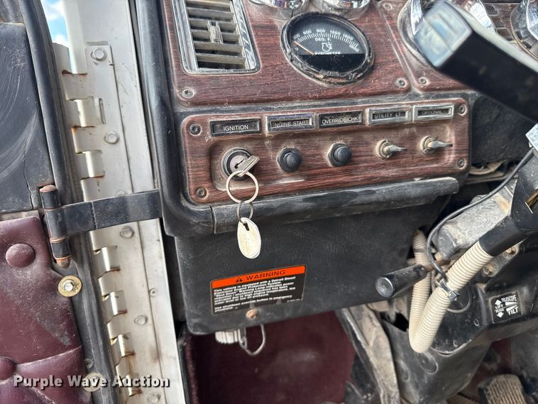 image for item EU5494 2000 Freightliner FLD120 dump truck