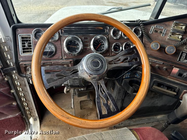 image for item EU5494 2000 Freightliner FLD120 dump truck