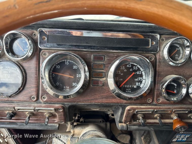 image for item EU5494 2000 Freightliner FLD120 dump truck