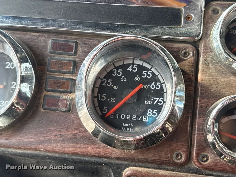 image for item EU5494 2000 Freightliner FLD120 dump truck